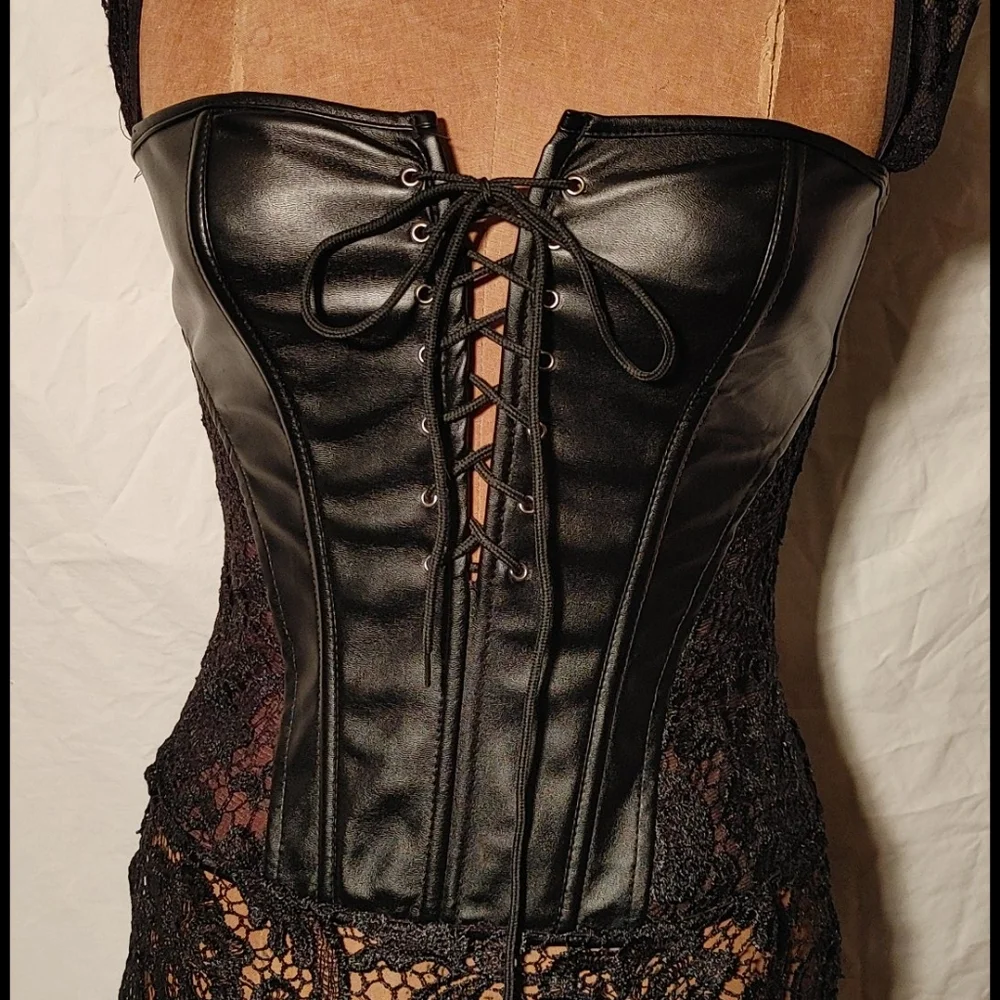 Corset/Bustier with Lace skirt